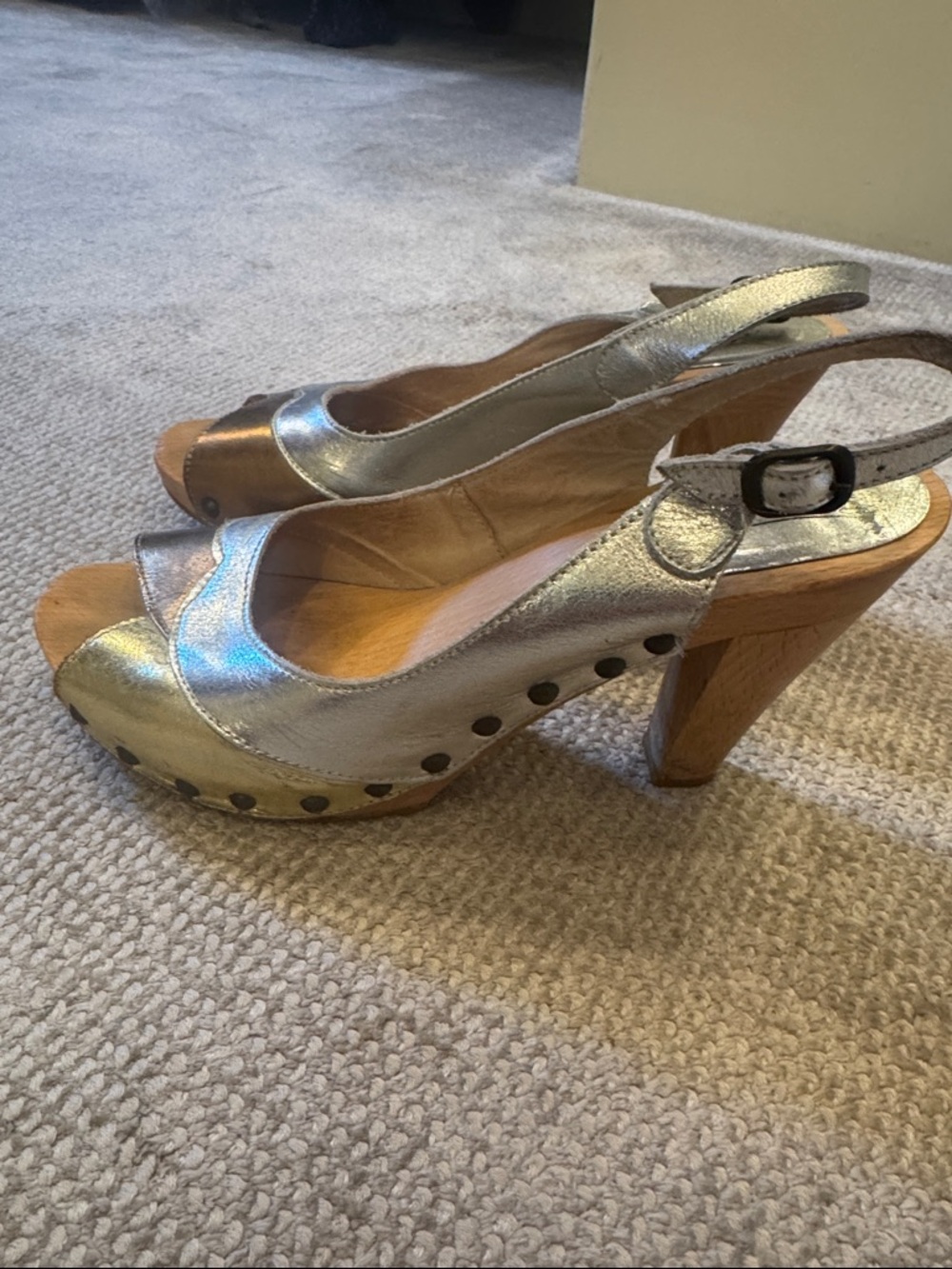 Jeffrey Campbell Gold and Silver Peep-Toe Slingback Sling back  Sandals - Picture 2 of 3